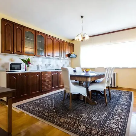 Modernes Mit Balkon Apartment *