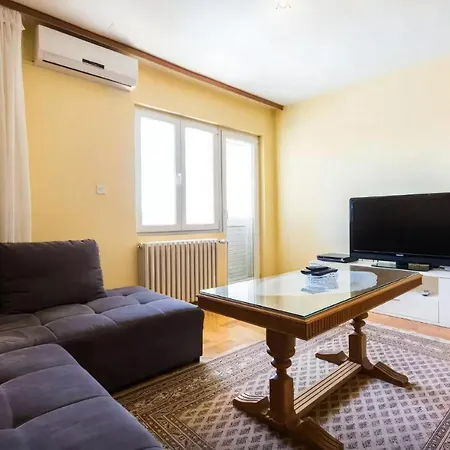 Apartment Modernes Mit Balkon *