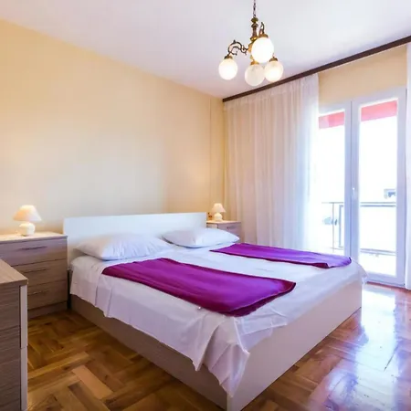 Apartment Modernes Mit Balkon