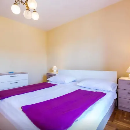 Apartment Modernes Mit Balkon *
